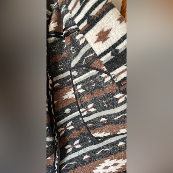 Aztec Print Fall Coat - Picture 7 of 7